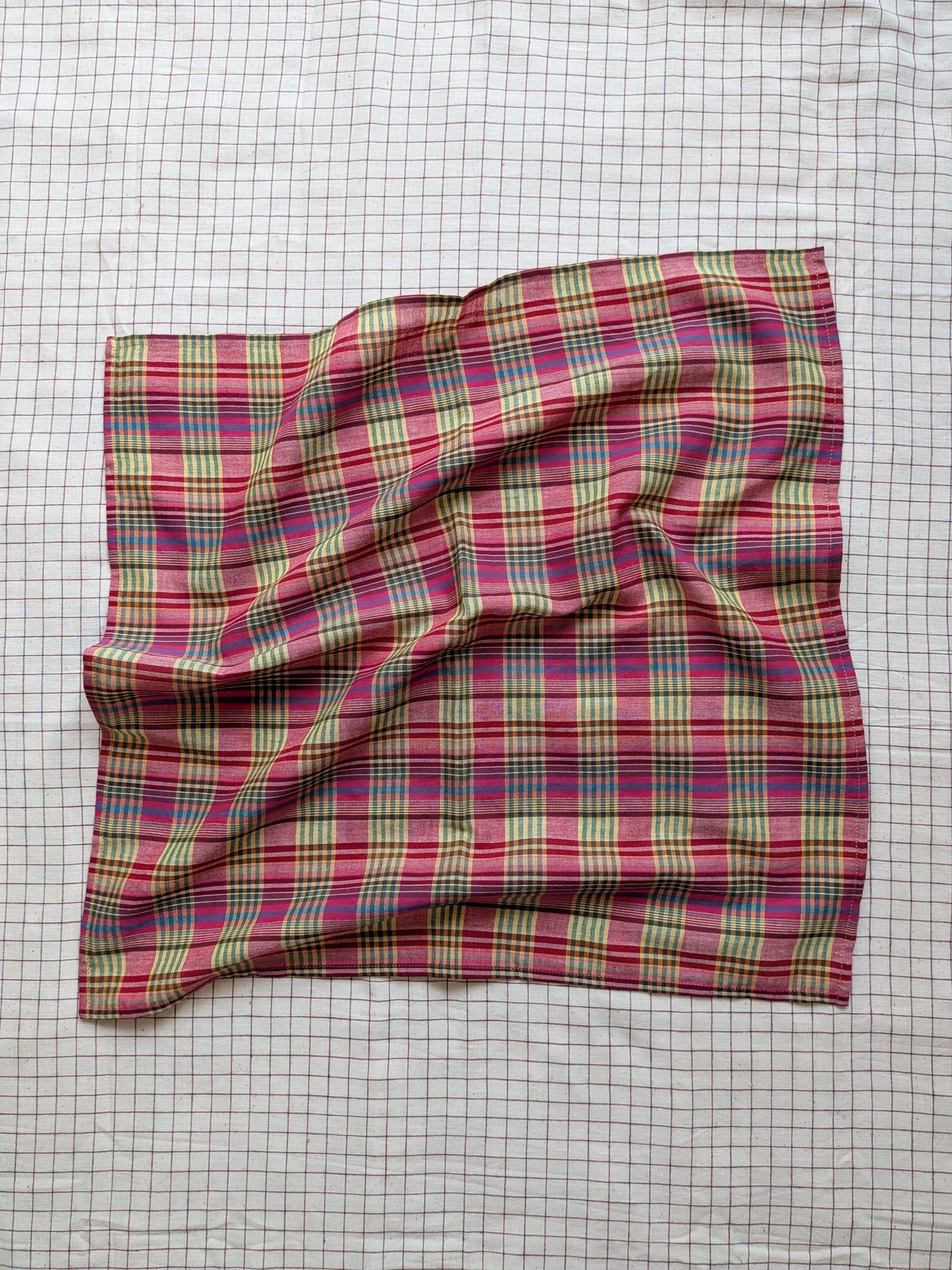 Neckerchief : Rosehip